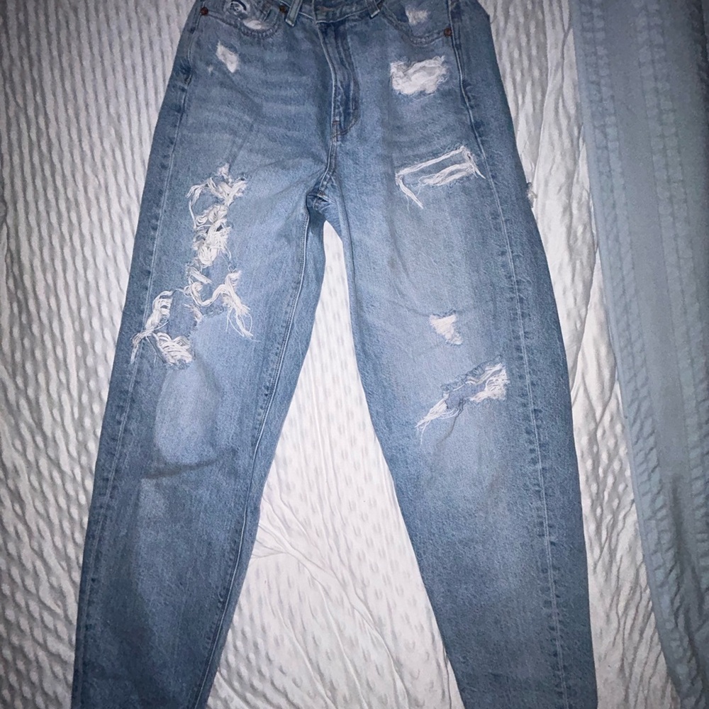 American Eagle Outfitters Light Blue Distressed Boyfriend Jeans